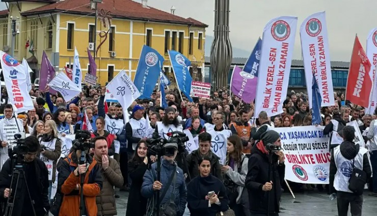 İzmir'de memurlar sokağa döküldü: Kamu emekçilerinden zam tepkisi