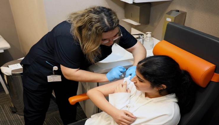 İzmirli genç müzisyenlere HPV aşısı yapıldı