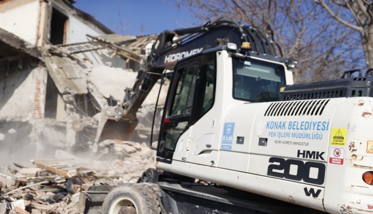 Konak'ın çehresi değişiyor:  9 ayda 92 metruk bina yıkıldı