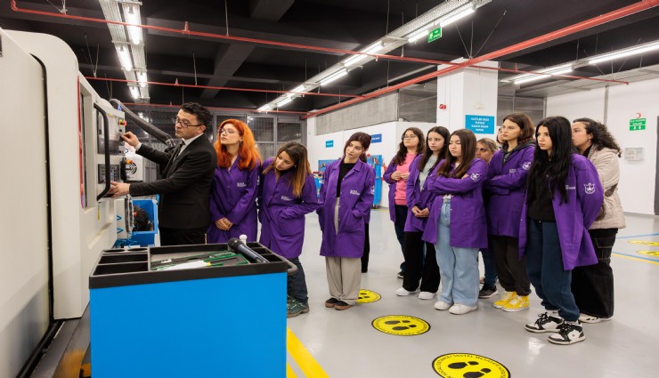 Konak’ta tabular yıkılıyor: Kadınlara CNC operatörlüğü eğitimi