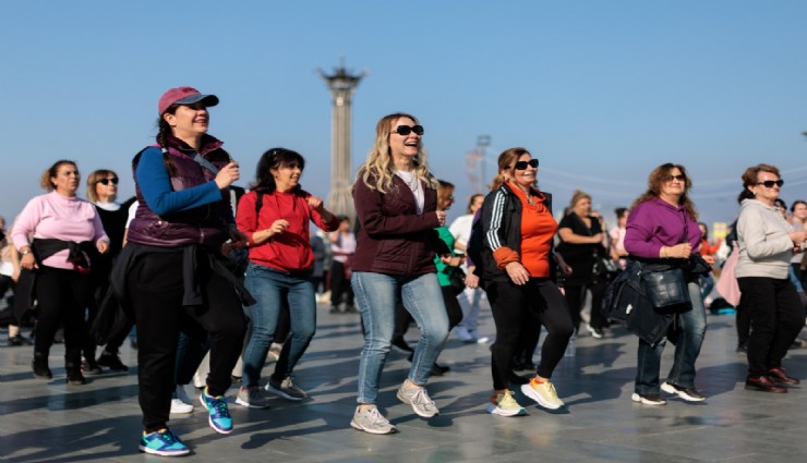 Konak yeni yıla dansla 'merhaba' dedi