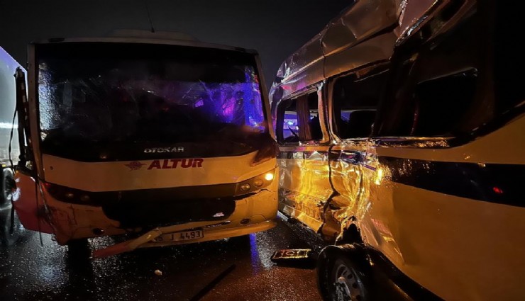 Manisa’da iki işçi servisi çarpıştı: 35 yaralı