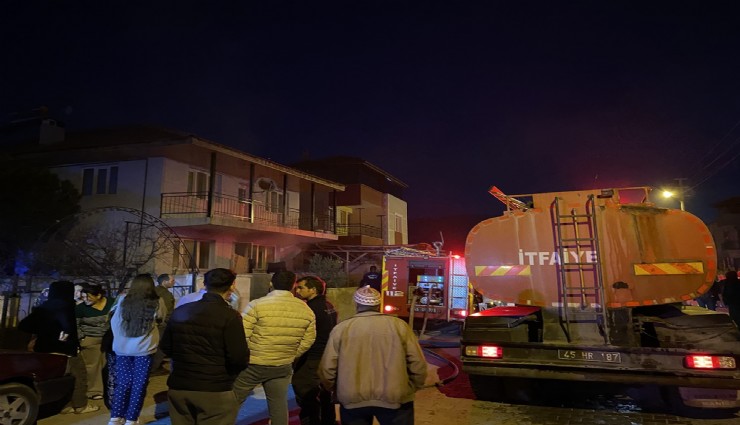 Manisa'da iki katlı evde yangın paniği