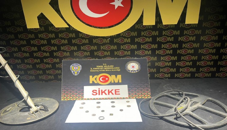 Ödemiş'te tarihi eser kaçakçısının evine baskın: 14 adet tarihi eser ele geçirildi
