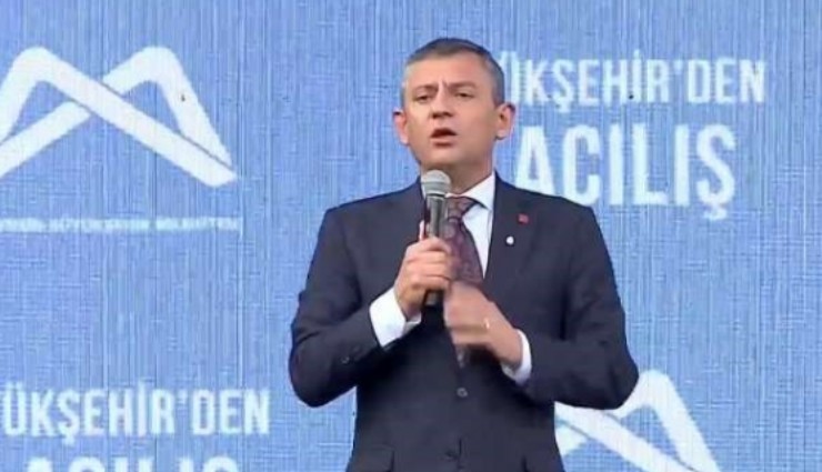 Özel sürpriz konuşmasını yapıyor: Cebinizde kırmızı kart bulundurun