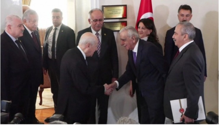 Tarihi anlar: DEM Parti heyeti Bahçeli’yi TBMM’de ziyaret etti