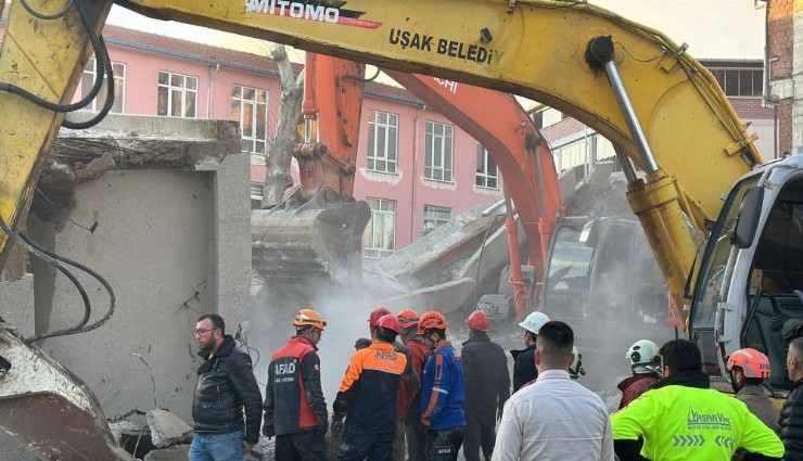 Uşak'ta enkaz altında kalan operatörün cansız bedenine ulaşıldı