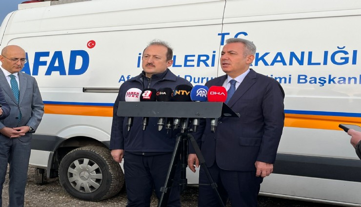 AFAD Başkanı Pehlivan ve Vali Elban'dan Foça'da açıklama: Selde kaybolan adamı arama çalışmaları devam ediyor