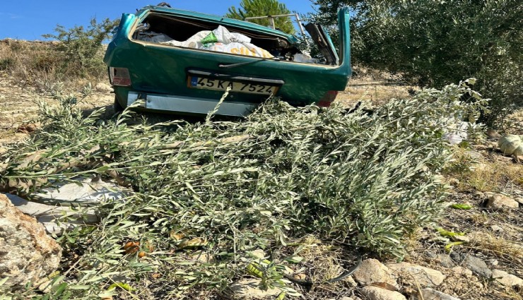 Alaşehir’de trafik faciası: Direksiyon hakimiyetini kaybeden sürücü ve eşi yaşamını yitirdi