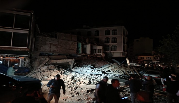 Balıkesir’de art arda depremler: Yıkılan binalar var