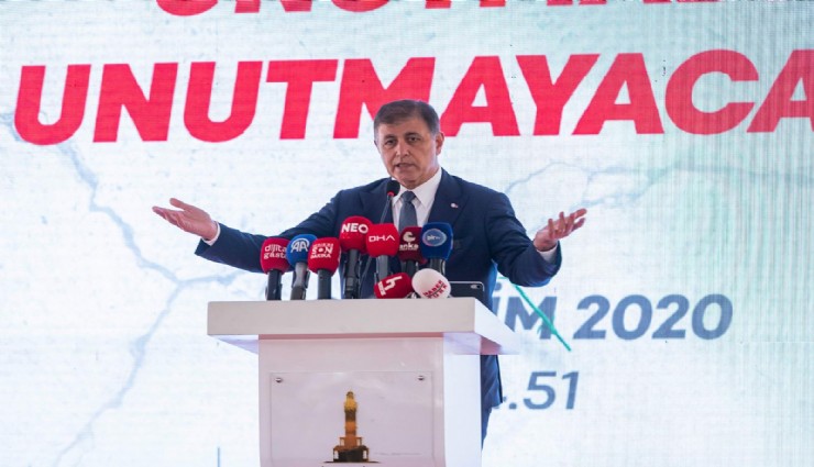 Başkan Tugay deprem anıtında konuştu: Dünya Bankası kredi vermek istiyor ama engel oluyorlar