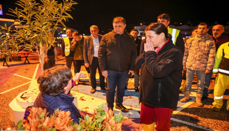 Başkan Tugay Foça’da saha incelemesinde: Büyükşehir 192 araç ve 350 personelle sahada