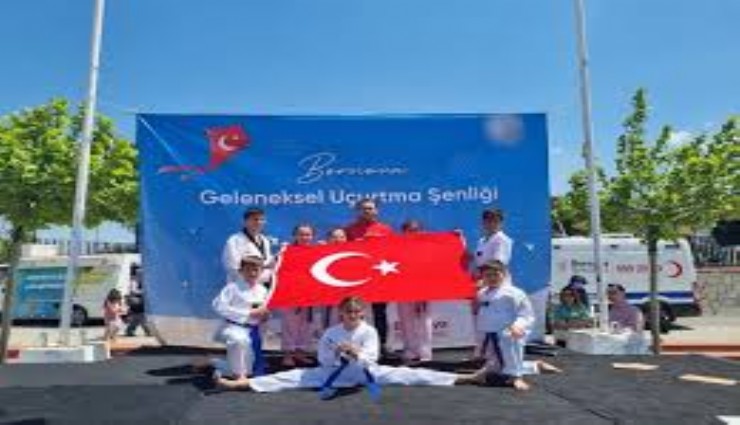 Bornova Çamkule’de gökyüzü uçurtmalarla renklendi