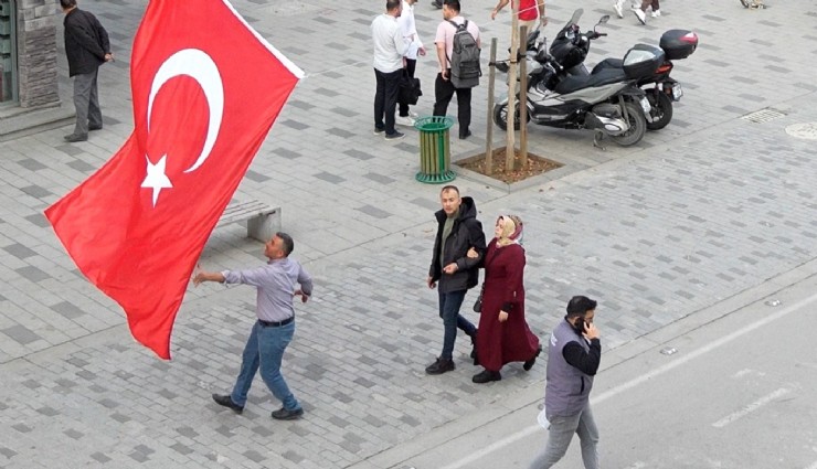 Düzce Belediyesi'nin bayraklı sosyal deneyi duygulandırdı