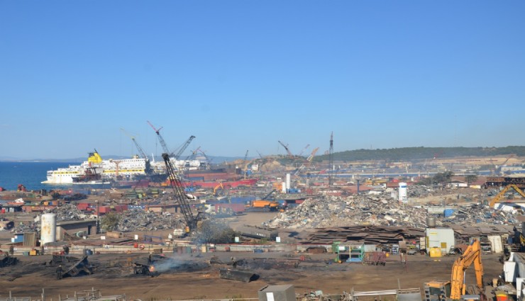 İzmir Aliağa gemi söküm bölgesinde iş kazası: 1 işçi hayatını kaybetti
