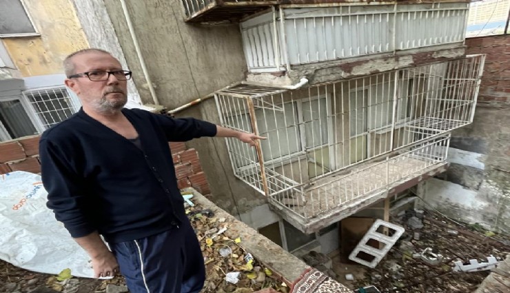 İzmir’de apartman sakinlerinin çöp eve çözüm bekliyor