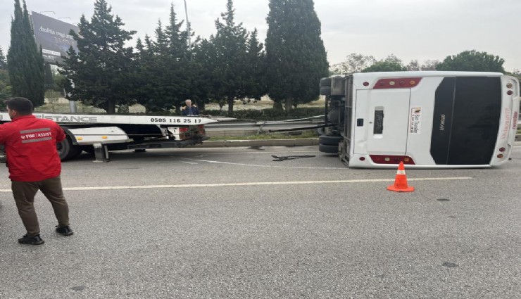 İzmir’de havalimanı servis aracı devrildi: 5 yaralı