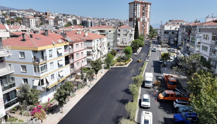 İzmir’in yollarında gece gündüz asfalt çalışması