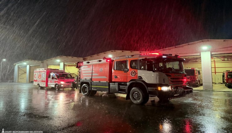 İzmir İtfaiyesi'nden Sındırgı'ya yardım eli