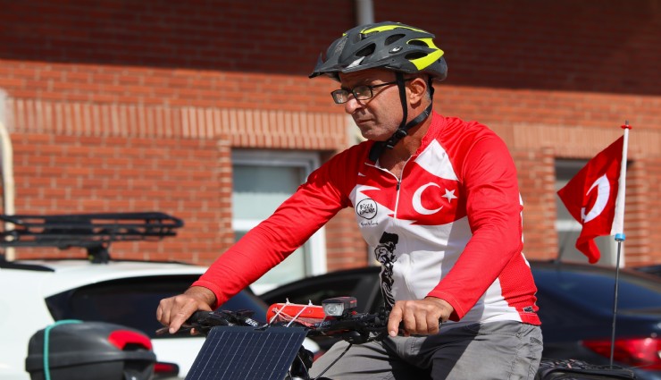 İzmirli gezgin ‘Asrın Felaketi’ne farkındalık için pedal çeviriyor