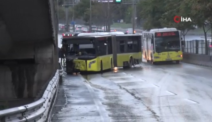 Kadıköy’de İETT otobüsü bariyerlere saplandı: 2 yaralı, sürücü alkollü çıktı