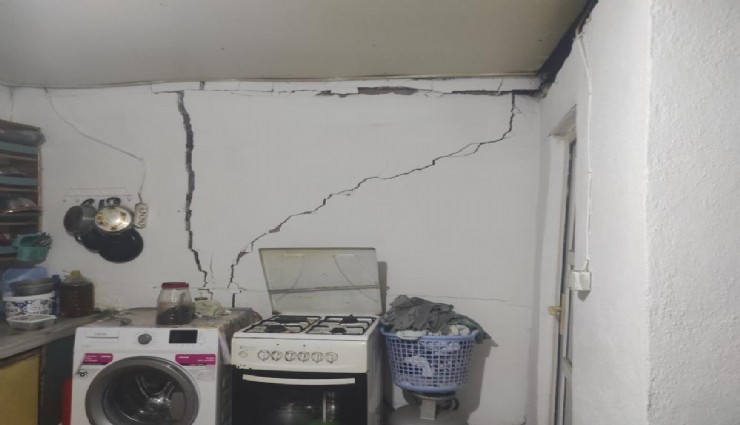 Manisa’da 6.1 büyüklüğündeki deprem sonrası 83 yapı hasar gördü
