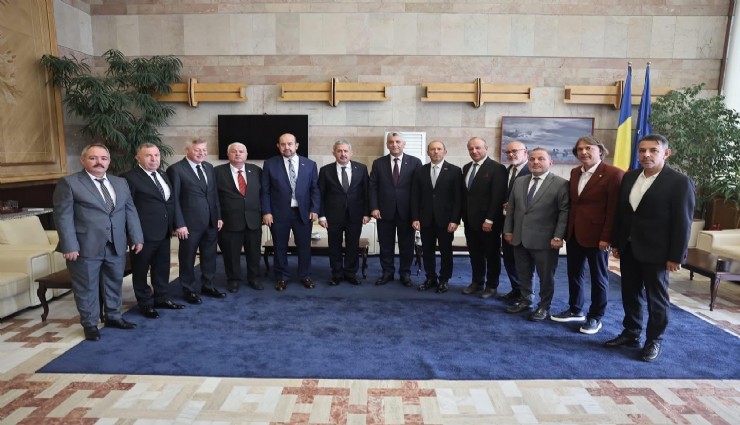 Romanya'da cumhuriyet gecesi