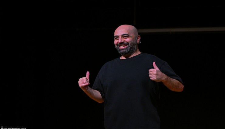 Tahsin Hasoğlu’ndan İZKİTAP’ta kahkaha dolu gece
