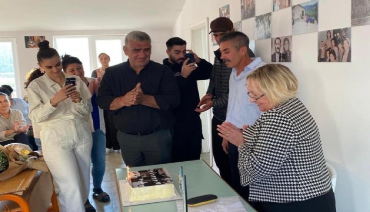 Urla’da 50 yıl sonra öğrencilerinden emekli öğretmenine Unutulmaz sürpriz