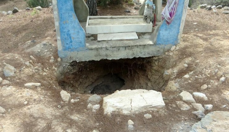 300 yıllık türbe kaçak kazıyla delik deşik edildi