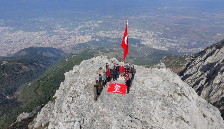 Burada engel yok: Görme engellilerden Spil Dağı'nda bayrak değişimi