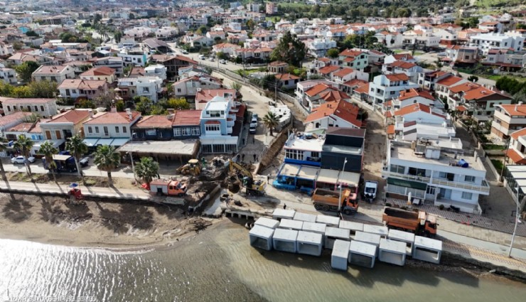 Foça'da dere yatağına yapılan kanal taşkını önledi