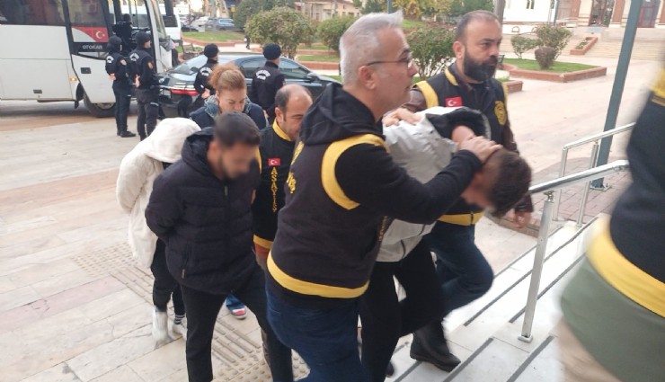İzmir dahil 3 ilde operasyon: Lüks araçlar için ön ödeme vaadiyle vatandaşları dolandırdılar