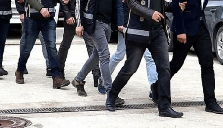 İzmir'de uyuşturucu tacirleri suçüstü yakalandı: 3 tutuklama