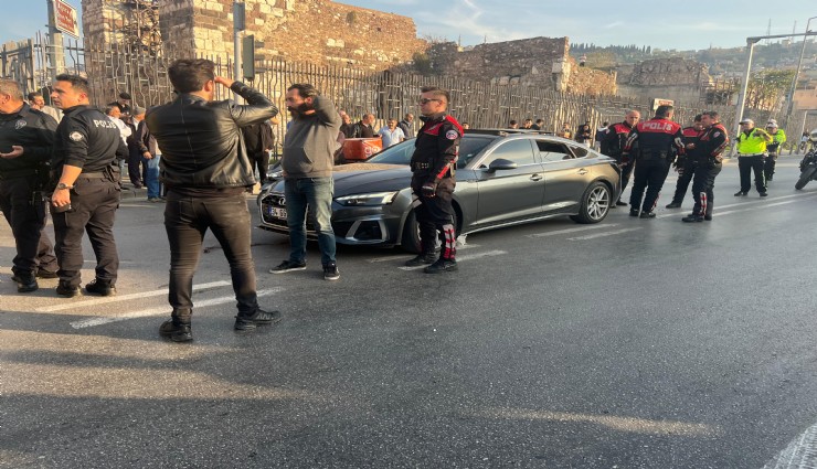İzmir'in merkezinde silahlar patladı: Motosikletli kişiler araca ateş açtı, bir kişi ağır yaralı