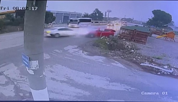 Kemalpaşa’da feci kaza: 2 can kaybı, 4 yaralı