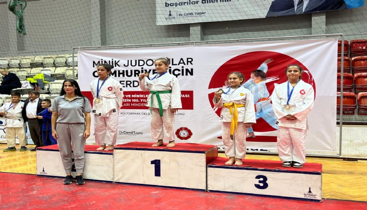 Konak’ın judo takımı ilk turnuvadan madalyalarla döndü