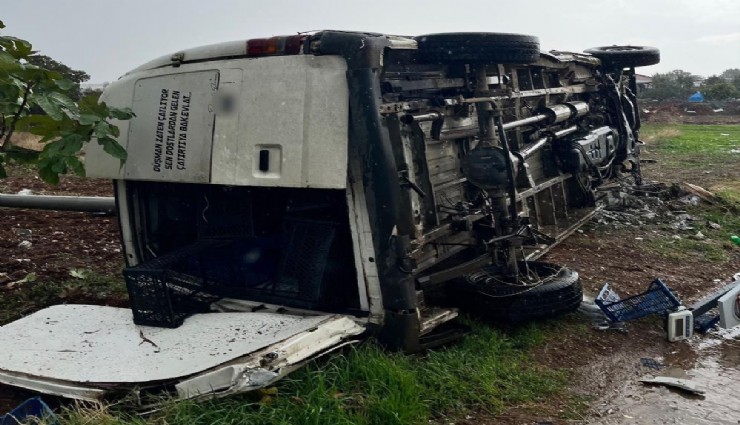 Manisa'da kontrolden çıkan kamyonet devrildi: 1 can kaybı, 1 yaralı