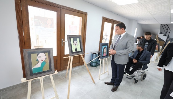 Menderes’te Otizmli Tuğcan’dan Resim Sergisi