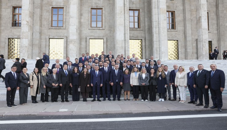 Özgür Özel’den İzmir örgütüne gençlik övgüsü