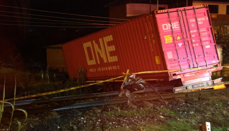 Aydın’da feci kaza: Tren yolu yeniden açıldı, tır sürücüsünün düğününe 1 hafta kalmıştı
