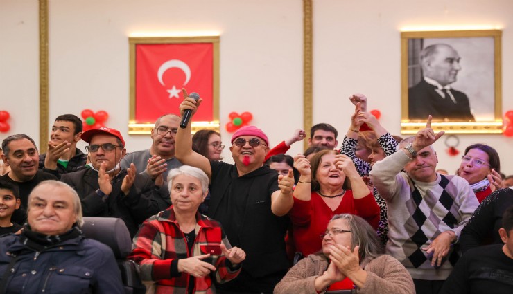 Buca Belediyesi’nden engel tanımayan yeni yıl kutlaması