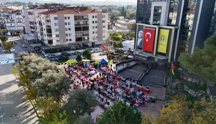 Buca’da dayanışma ve alışveriş bir arada