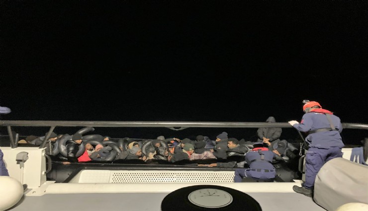 Çeşme açıklarında iki ayrı operasyon: 62 düzensiz göçmen yakalandı ve kurtarıldı
