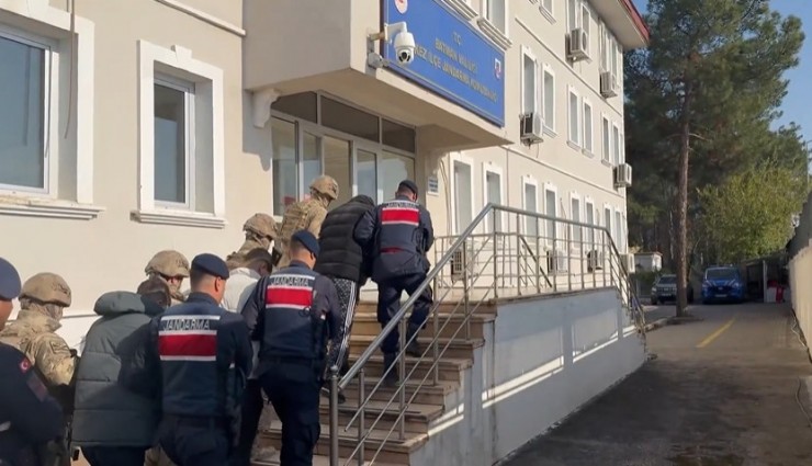 İzmir dahil 23 ilde yasa dışı bahis operasyonu: 27 kişi tutuklandı