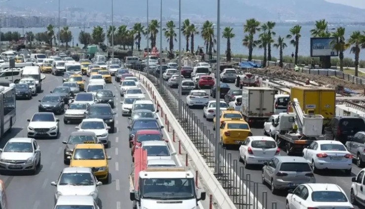 İzmir’de direksiyon başı kalabalıklaşıyor: Taşıt sayısında yüzde 7,4 artış