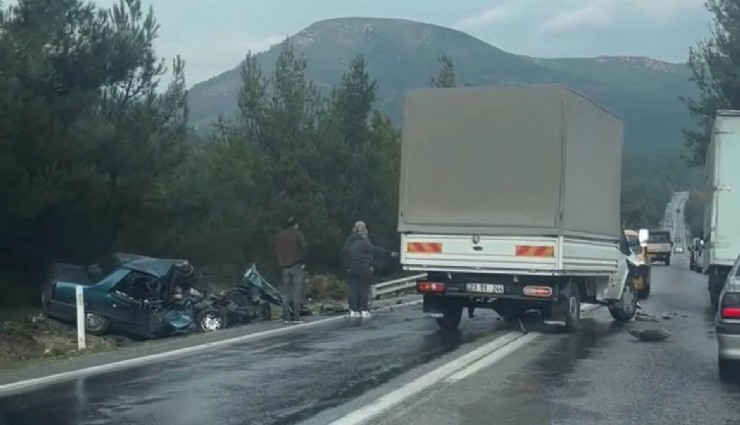 İzmir'de kamyonetle otomobil çarpıştı: 2 ölü, 2 yaralı