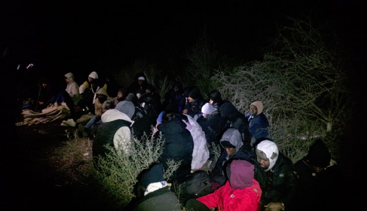İzmir'de SİHA ve radar destekli operasyon: 79 düzensiz göçmen yakalandı