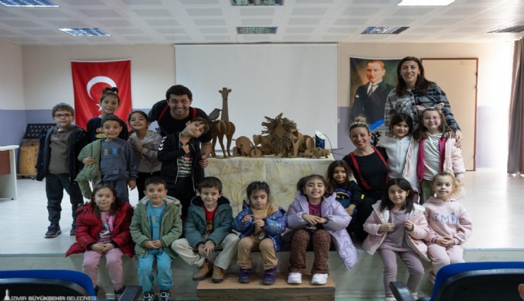 Kendini Arayan Zürafa Buca’da miniklerle buluştu