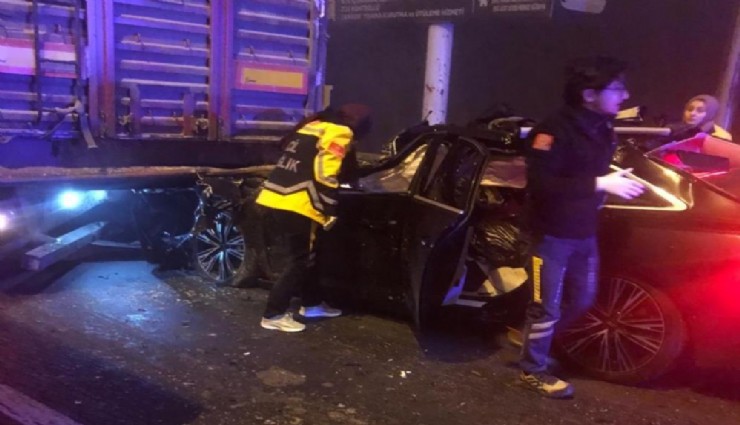 Kütahya’da feci kaza: Tıra arkadan çarpan otomobildeki 4 kişi hayatını kaybetti